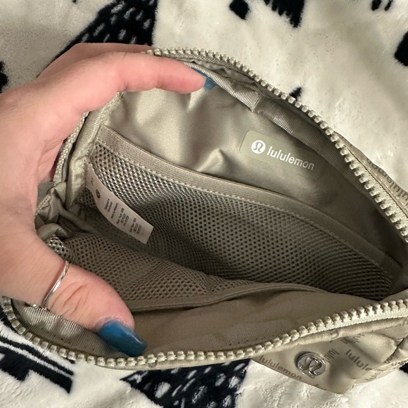 Lululemon belt bag - Picture 3 of 3